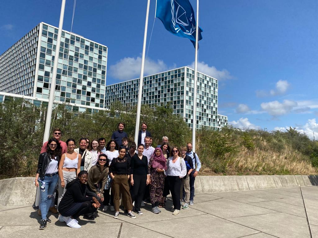 Study trip participants with the master’s program directors, Prof. Dr. Alexander De Juan and Prof. Dr. Ulrich Schneckener at the International Criminal Court. 